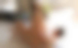 Alexa Tomas, prise à même le sol 