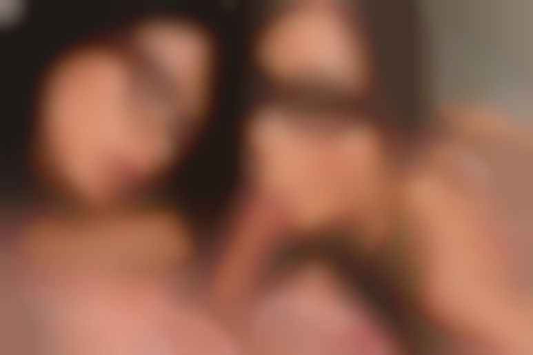 2 gourmandes à lunettes à sodomiser