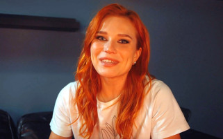 From behind mit Clémence Audiard