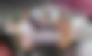 Eine vollbusige Zahnspangen-Schönheit aufreißen: Claudia Bavel