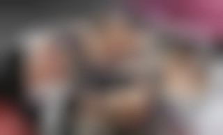 Eine vollbusige Zahnspangen-Schönheit aufreißen: Claudia Bavel