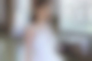 Help Liya choose her wedding dress....