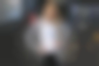 A sexy journalist is coming over...