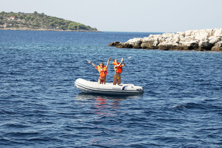 Rescue the two beautiful, desperate castaways!